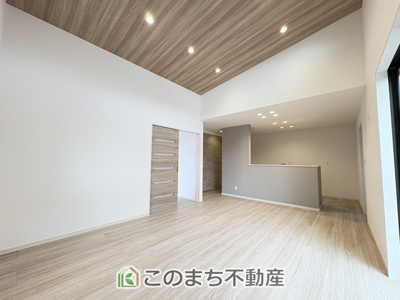 【居間・リビング】 | クライン小山市間々田第4期　  | 明るいリビングスペース☆ご家族の団らんを明るい日差しがが照らします☆