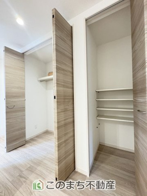 【収納】 | クライン小山市間々田第4期　  | 食器や食材の収納に便利なパントリー付きでキッチン周りをすっきりキレイに保てます☆