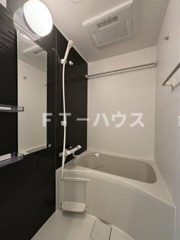 ケイディーエックスレジデンス原木中山の浴室