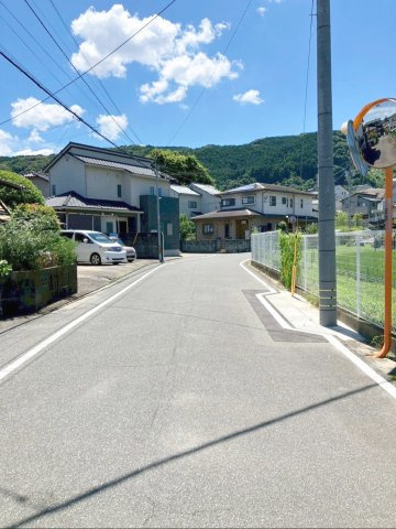 那珂川市恵子5丁目 中古戸建の前面道路含む現地写真|徒歩圏内に生活利便施設が揃っています！