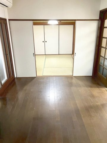 那珂川市恵子5丁目 中古戸建の洋室|間仕切りを開放すると、より広々とした空間として利用できます！