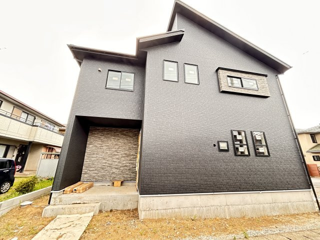 【ブルーミングガーデン】宇都宮市東原町 全2棟の外観|〇1号棟〇
天気を気にすることなくお洗濯物を干せるランドリールーム付きです♪
※2026年7月撮影