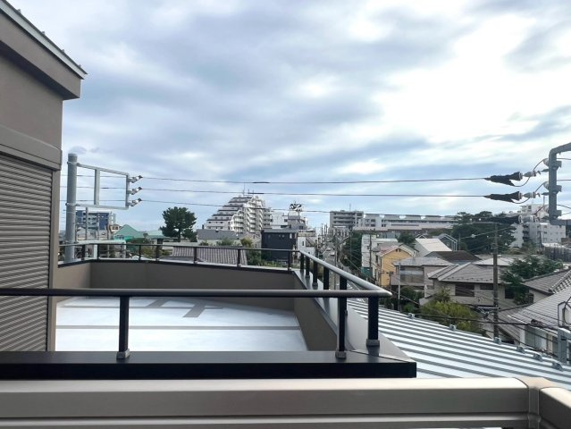 【展望】 | 茅ヶ崎市中海岸3丁目中古戸建 | ルーフバルコニーから海側（サザンビーチ方面を望む）