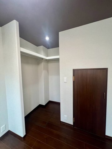 【収納】 | 茅ヶ崎市中海岸3丁目中古戸建 | 1階洋室（約5.5帖）の収納