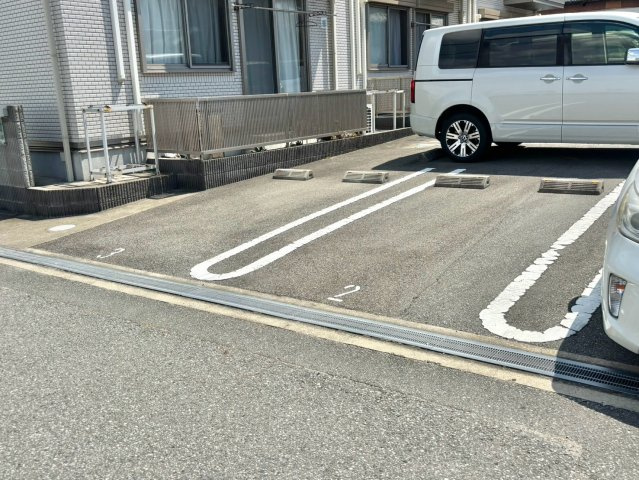 グランド　ソレーユの駐車場