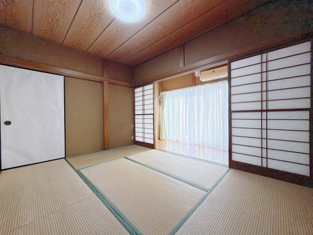 【中古戸建】足利市中川町の和室|■和室｜旅館のような趣を感じられる、くつろぎの住空間です。落ち着いた和の雰囲気が、日々の暮らしに癒しをもたらします♪