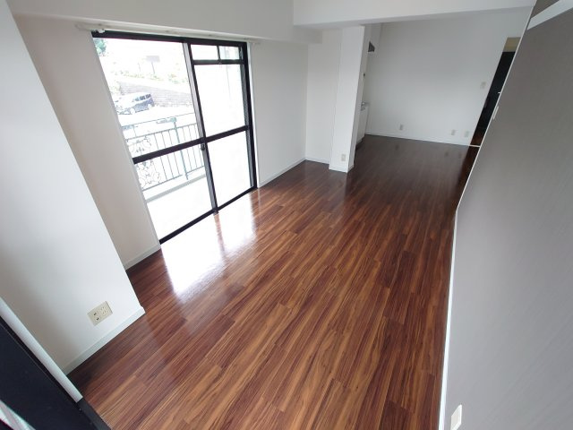 ロアール弐番館の居間・リビング