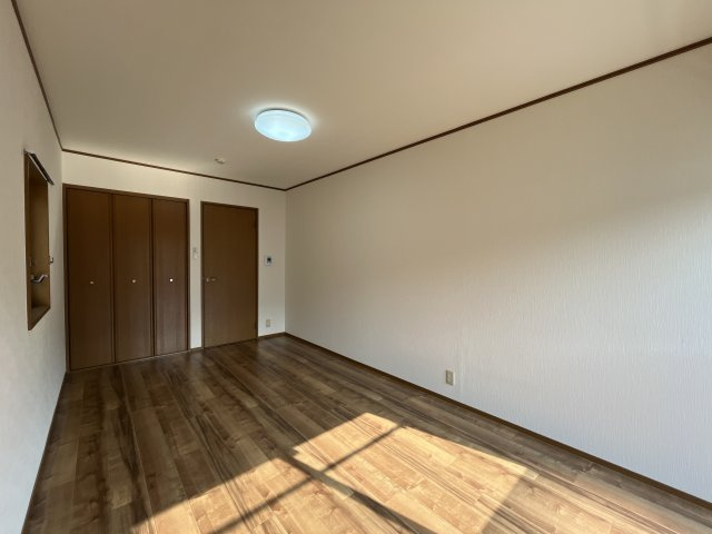 ナイスワン青山Ⅳの洋室