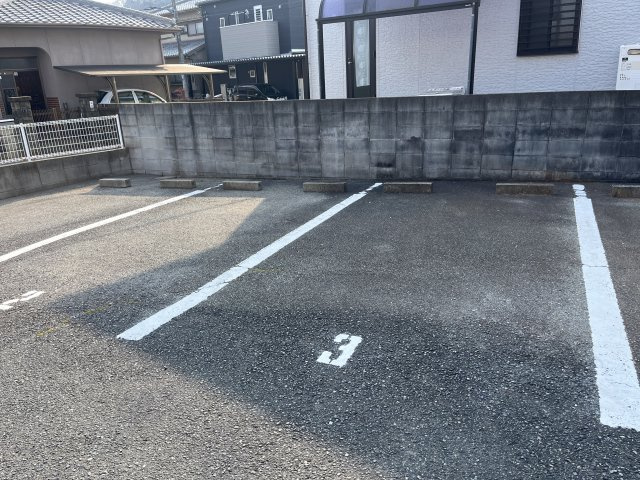 ナイスワン青山Ⅳの駐車場