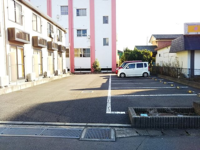 レオパレスシーホースの駐車場