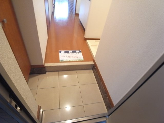 プレール・ドゥーク東京EASTⅡの玄関