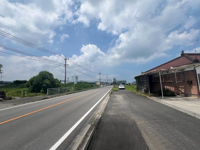 【駐車場5台以上】国東市武蔵町　４DKの前面道路含む現地写真