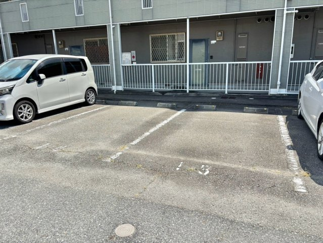 サンマリッツ28の駐車場