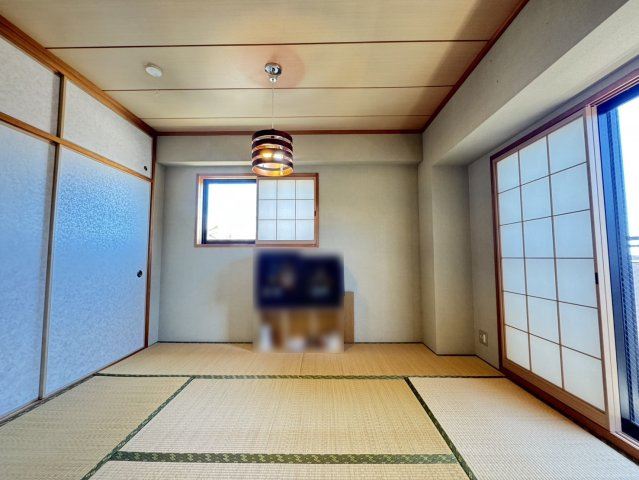 ディオレ新神戸A棟の和室|約6帖の和室
※リフォーム前の写真です。（2025年7月）