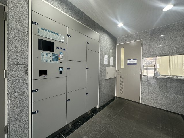 ディオレ新神戸A棟のその他共用部分|共用の宅配ボックスがある為、留守中でも荷物の受け取りが可能です◎
