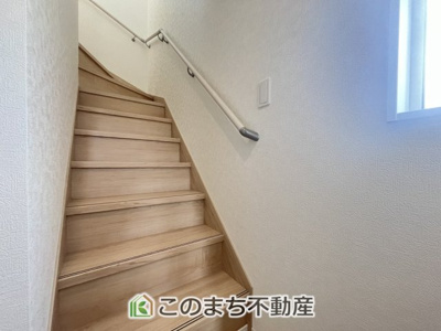 【設備】 | CRADLEGARDEN古河市中田第7　 | 手すり付きで小さなお子様にも安心の階段スペースです☆
