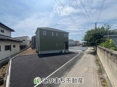 【前面道路含む現地写真】 | CRADLEGARDEN古河市中田第7　 | 前面道路は車通りが少ないのでゆっくり駐車ができます。
