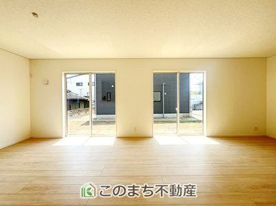【居間・リビング】 | CRADLEGARDEN古河市中田第7　 | 解放感のあるリビングはたっぷりの日差しが差し込みます♪