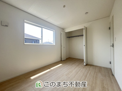 【洋室】 | CRADLEGARDEN古河市中田第7　 | 南向きで陽当たりの良い洋室♪風通しもよく快適です☆
