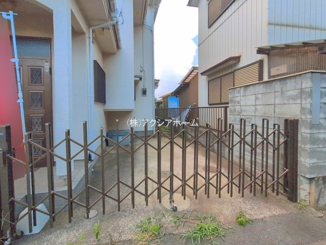 所沢市北中3丁目　中古一戸建　～全居室6帖以上～の駐車場