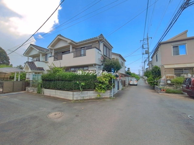 所沢市北中3丁目　中古一戸建　～全居室6帖以上～の前面道路含む現地写真
