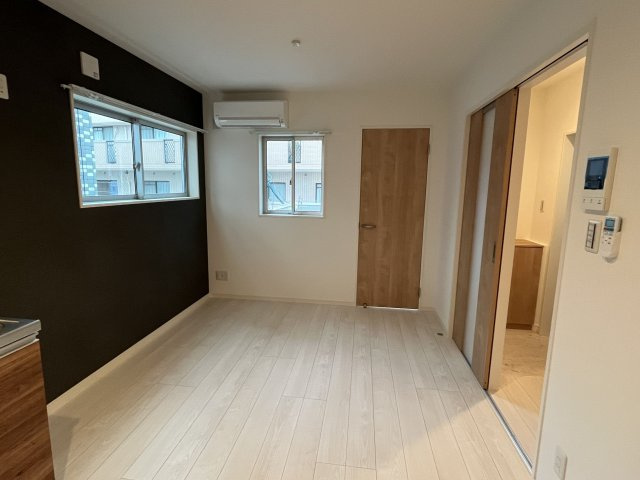 春日市千歳町２丁目のアパートの居間・リビング
