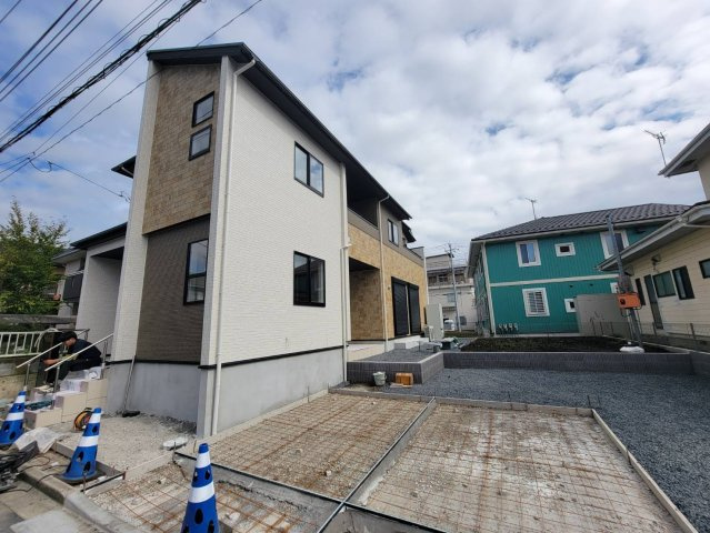 【ブルーミングガーデン】宇都宮市石井町 全1棟の外観|〇限定1邸〇
みらいエコ住宅対象物件♪初期費用ゼロ円の太陽光発電システム搭載！
子育てに快適な間取り設計♪ぜひ現地にてご体感くださいませ！
※2026年10月撮影