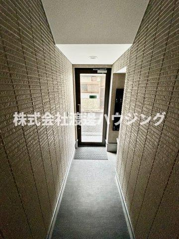 Reメゾン桃谷のエントランス