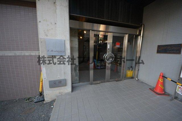 武蔵野市境南町４丁目の賃貸マンションのエントランス
