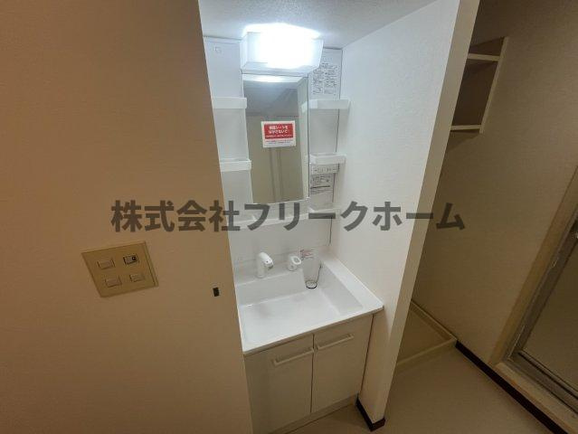 武蔵野市境南町４丁目の賃貸マンションの洗面所