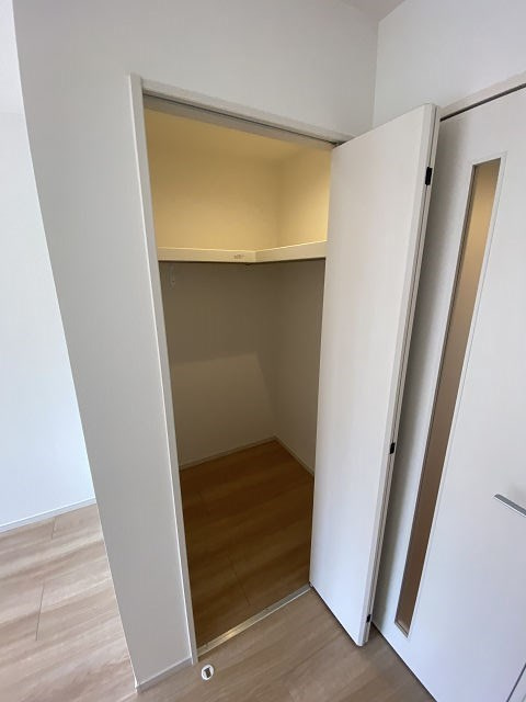 リブリ oak 出屋敷の収納|大容量のウォークインクローゼット完備。