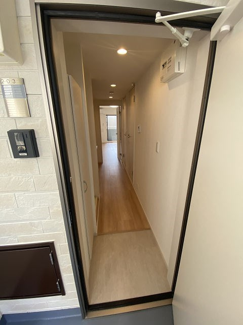 リブリ oak 出屋敷の玄関