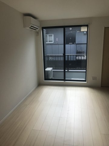 春日市千歳町２丁目のアパートの居間・リビング