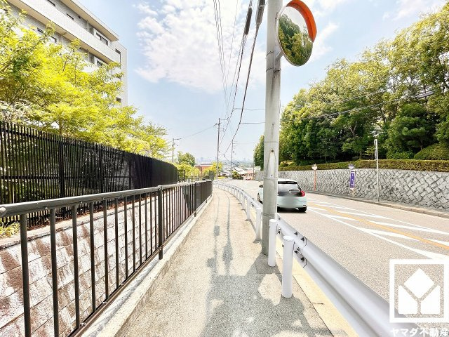 エスリード西宮甲陽園Ａｉｒｓのその他|最寄りの阪急甲陽線「甲陽園」駅直通の居住者専用シャトルバスが運行しています。日中の移動や週末のお出かけなど、ライフシーンに応じたスムーズな移動を叶える、ゆとりある住環境です。