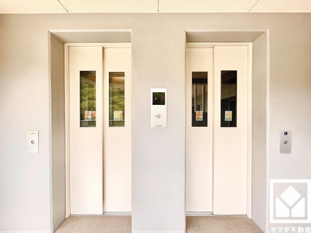 エスリード西宮甲陽園Ａｉｒｓのその他共用部分|複数基のエレベーターを設置。ゆとりある共用設計で、快適な住まいへのアクセスをスムーズに。