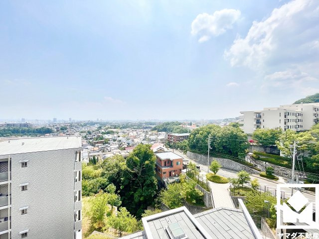 エスリード西宮甲陽園Ａｉｒｓの展望|高台に位置する5階建てマンションの最上階です。美しい夜景も望める開放感あふれる眺望が、穏やかな毎日を彩ります。