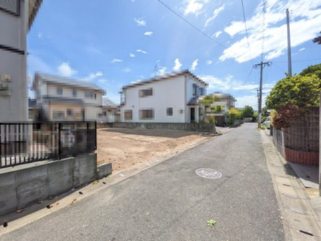 佐賀市南佐賀１丁目の売地の前面道路含む現地写真