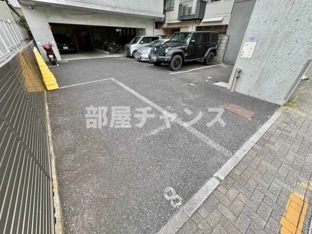 クロサスレジデンス徳川園の駐車場