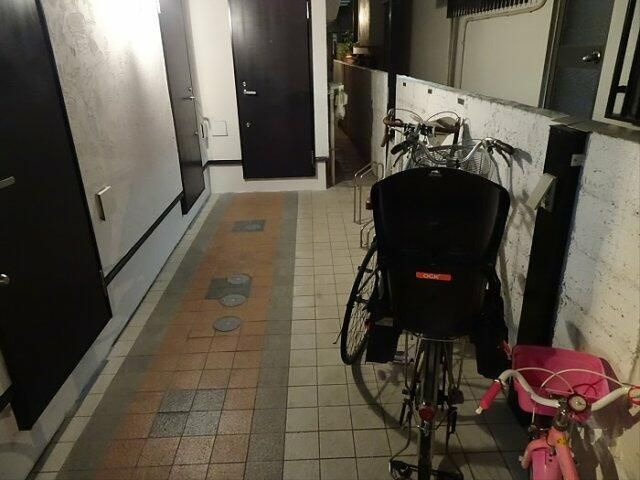 メゾンブランシュ下北沢の駐車場