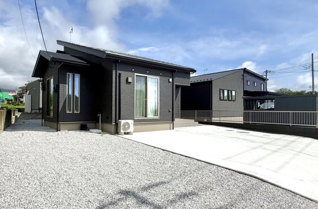 【中古戸建】高崎市金古町の外観|■外観｜閑静な住宅街で始める新しい暮らし♪開放的な毎日をあなたへ(^^♪