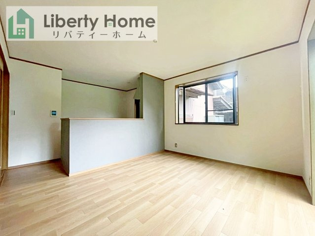 取手市寺田1期　中古戸建の居間・リビング