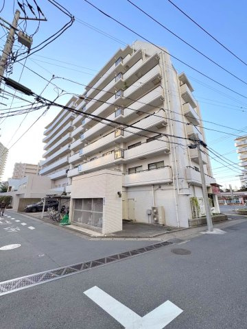 エレガントライフ松戸の外観|外観
周辺環境と調和した落ち着きのある佇まい。毎日の帰宅が楽しみになる住まいです。