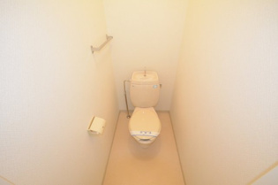 シンプルで使いやすいトイレです♪