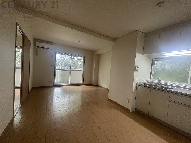 南向きで日当たり良好なリビングです。
