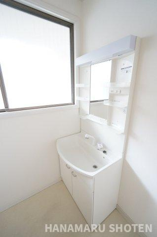 宮内貸家の独立洗面台|物件、駅でお待ち合わせでのご案内歓迎！