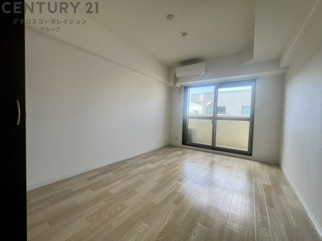 南向きエアコン付きの10帖の洋室です♪