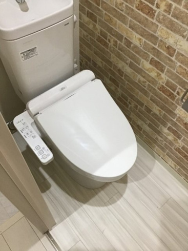 温水洗浄便座付きのトイレです♪