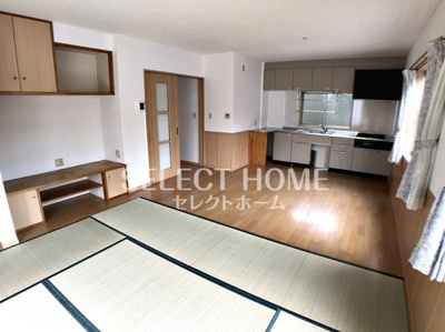 【居間・リビング】 | 岡崎中町戸建 | こちらのリビングで趣味の時間をお楽しみください
