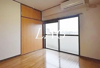 【居間・リビング】 | アゼリア府中 | 洋室のお部屋です。
