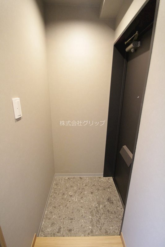 スカイノブレ川崎柳町の玄関